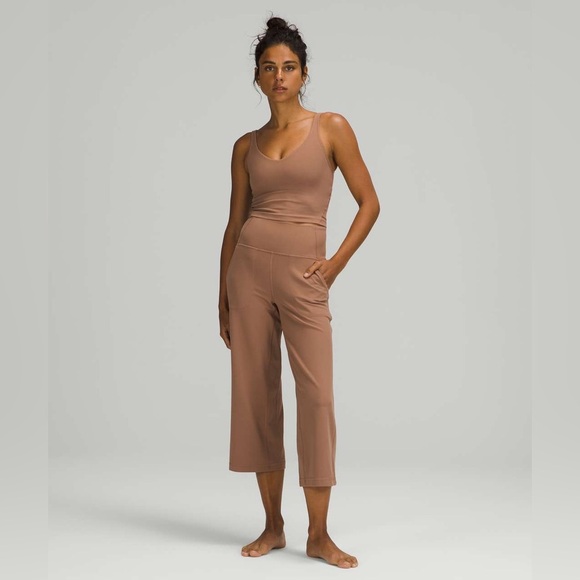 Lululemon Align Wide Leg Super-High-Rise Crop *23"
Cacao- NEVER WORN - Picture 9 of 11